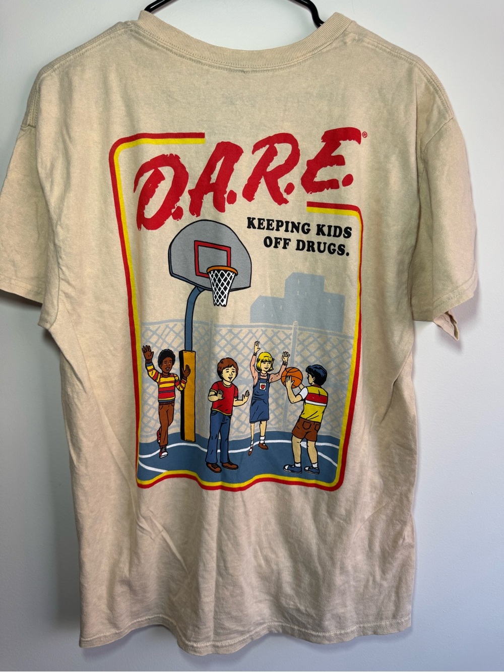 NWOT D.A.R.E. Anti Drug Basketball Old School Cream T Shirt Mens Size Medium